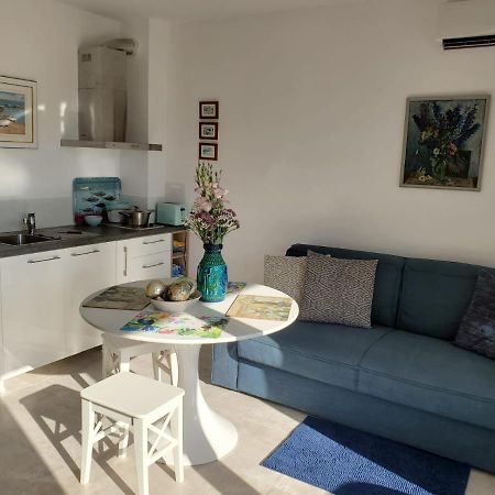 Obzor Tatyana Apartaments Bonjour Bagian luar foto