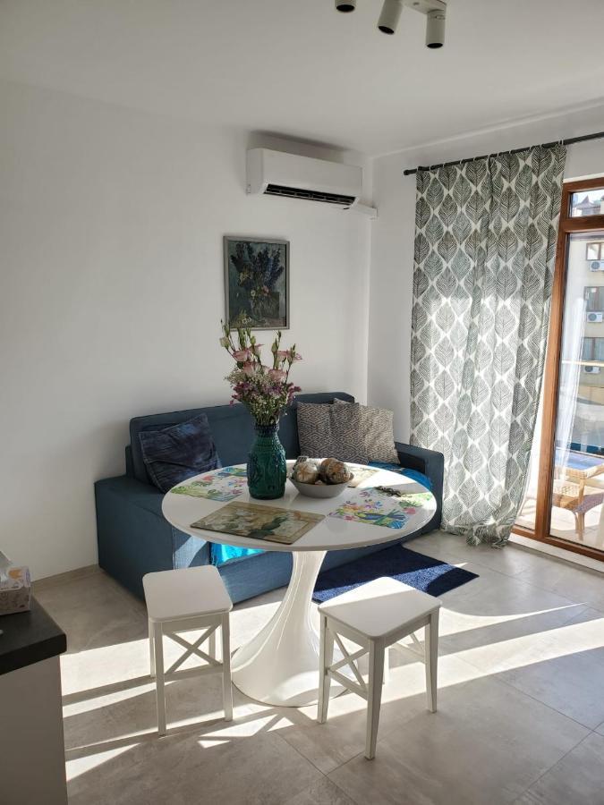 Obzor Tatyana Apartaments Bonjour Bagian luar foto