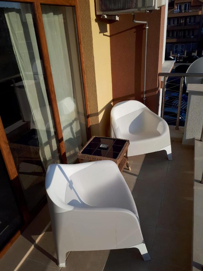 Obzor Tatyana Apartaments Bonjour Bagian luar foto