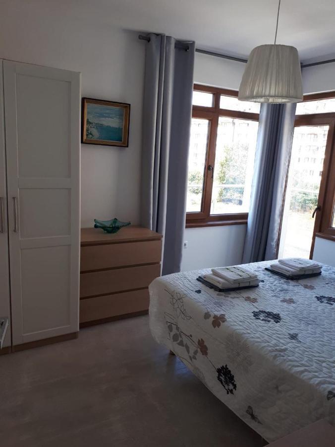 Obzor Tatyana Apartaments Bonjour Bagian luar foto